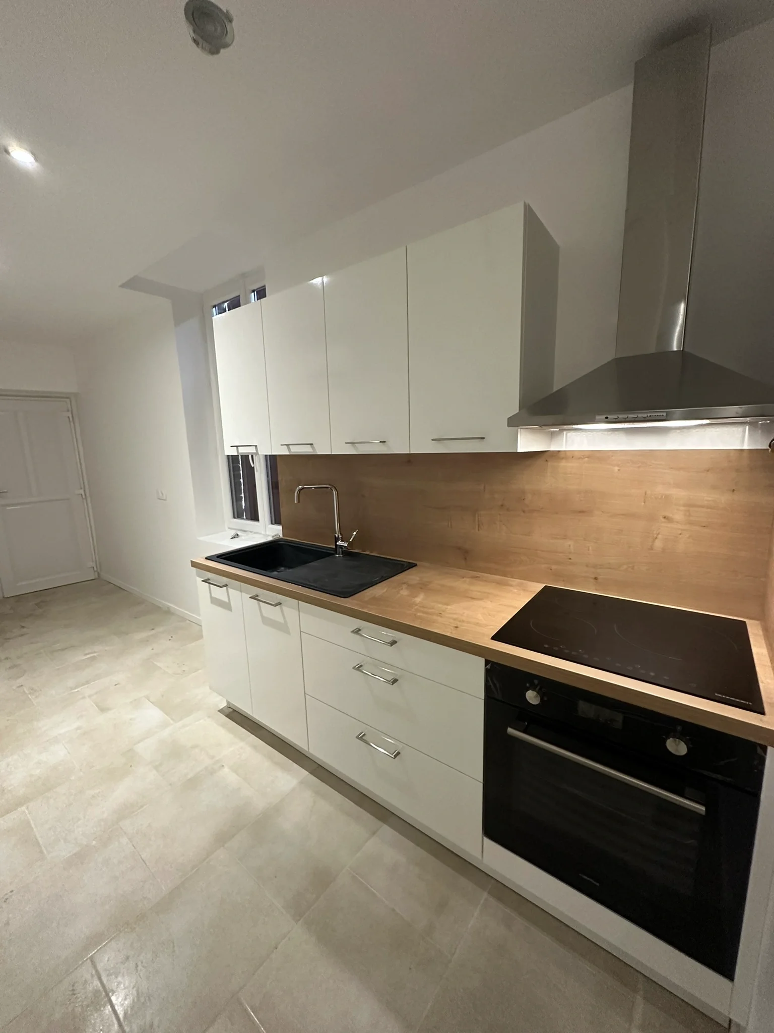 Cuisine moderne fonctionnelle – Aix-en-Othe